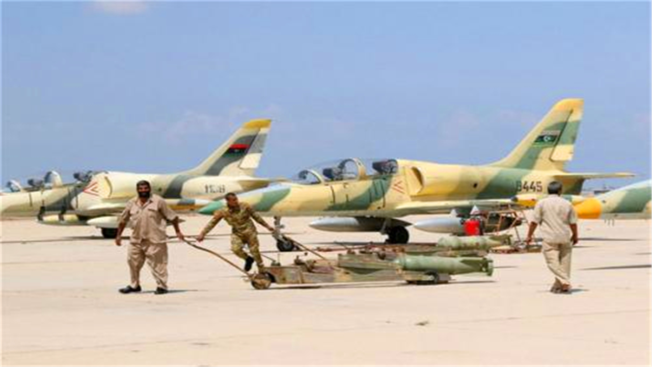 利比亚空战突然打响！俄制战机首次参战，美军司令宣布重磅决
