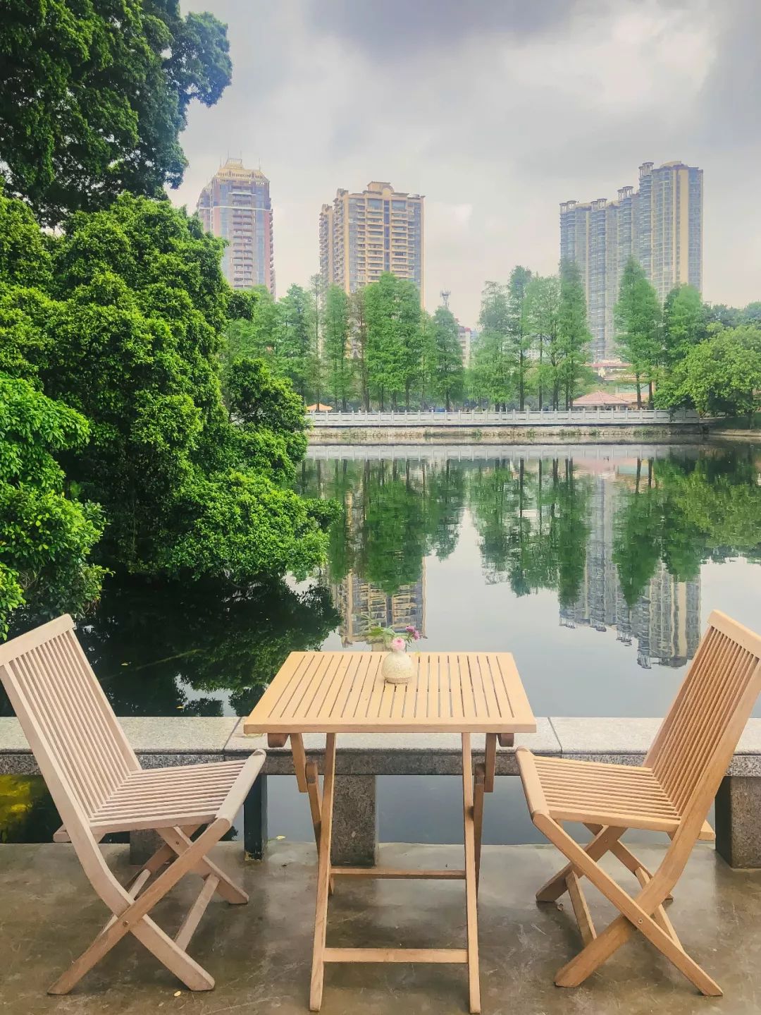 情侣约会好去处开在湖中央的神秘咖啡屋能观湖看塔坐下来就不想走