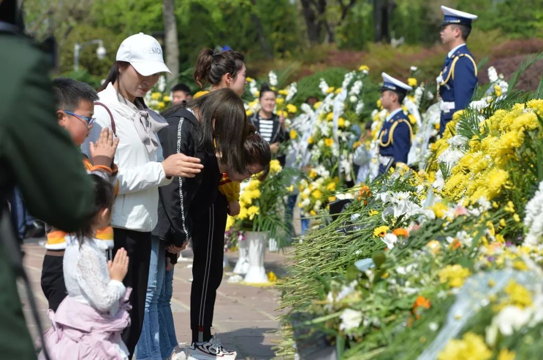 30名烈士中,刘代旭,代晋恺,李灵宏烈士为成都籍,5日下午,三位成都籍