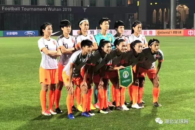 女足首发:19-毕晓琳,6-刘杉杉,5-吴海燕,8-李佳悦,4-娄佳惠,27-姚伟