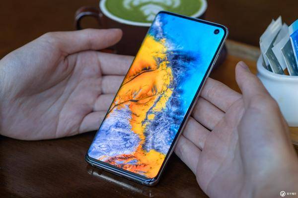 三星 Galaxy S10：這或許才是水桶機的終極形態 科技 第3張