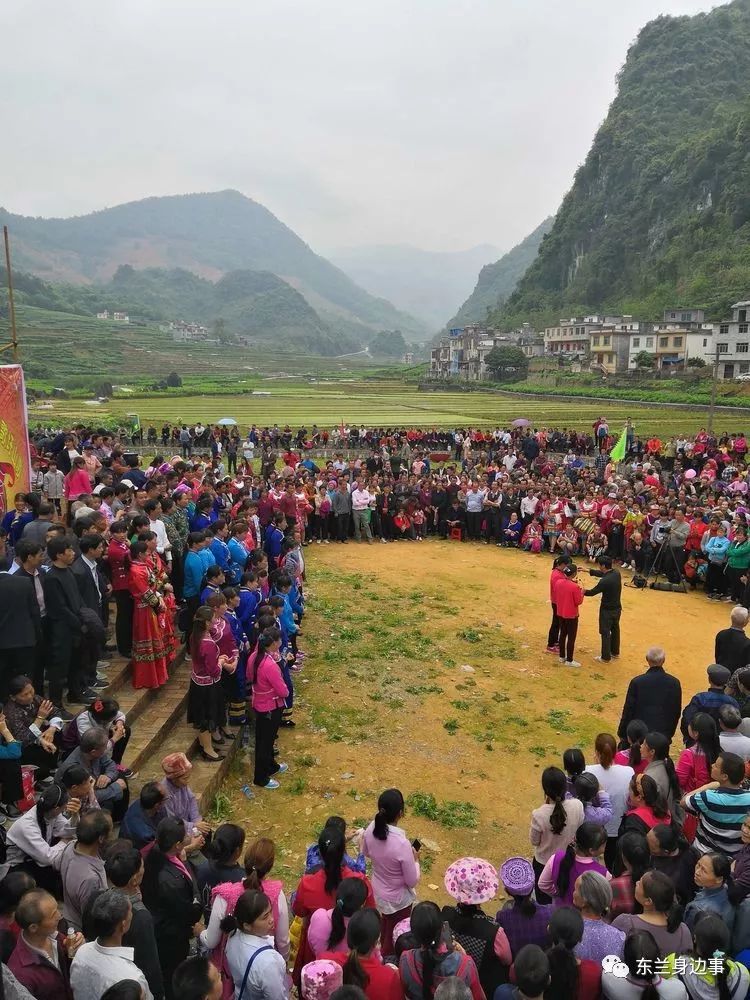 东兰县长乐镇板登村三月三上坡走河赶歌圩走红当地老百姓