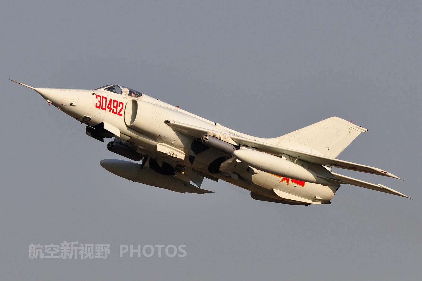 原创上世纪80年代中国空军的网红战机 尖头飞机代表着先进的战斗力