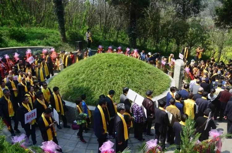 场面壮观镇江第一大家族举行隆重祭祖活动暨颁谱仪式