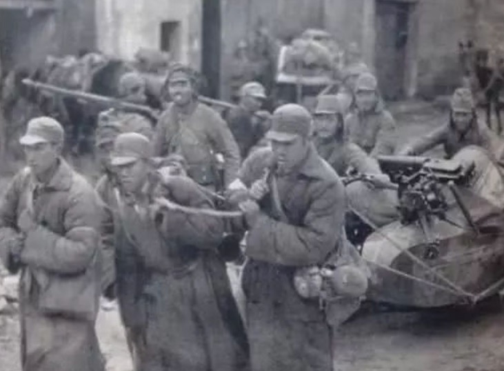 抗日战争中真实的鬼子进村老照片