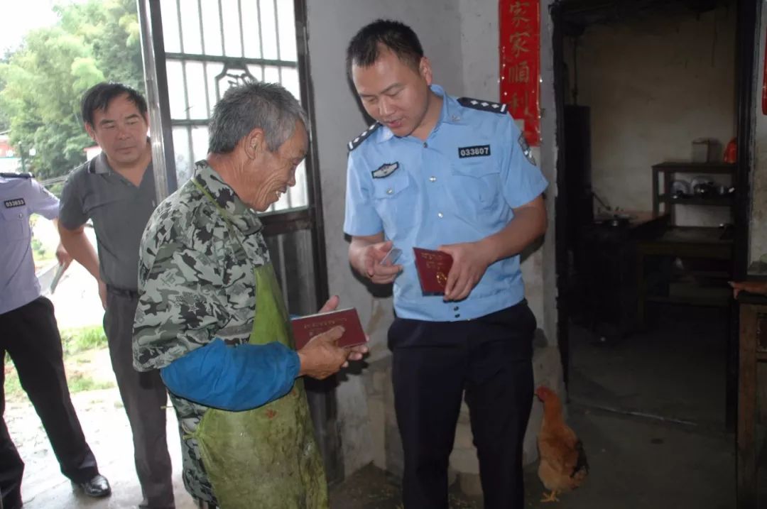 从警12年岳西这位民警舍小家为大家