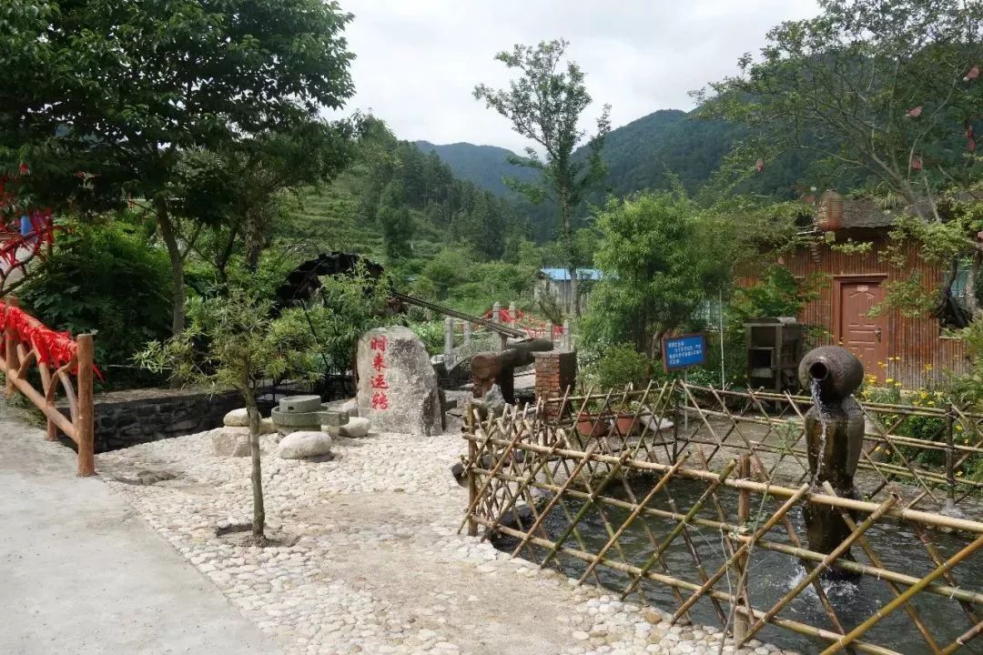 秤架瑶族乡位于阳山县西北部,距县城49公里,是广东省7个少数民族乡之