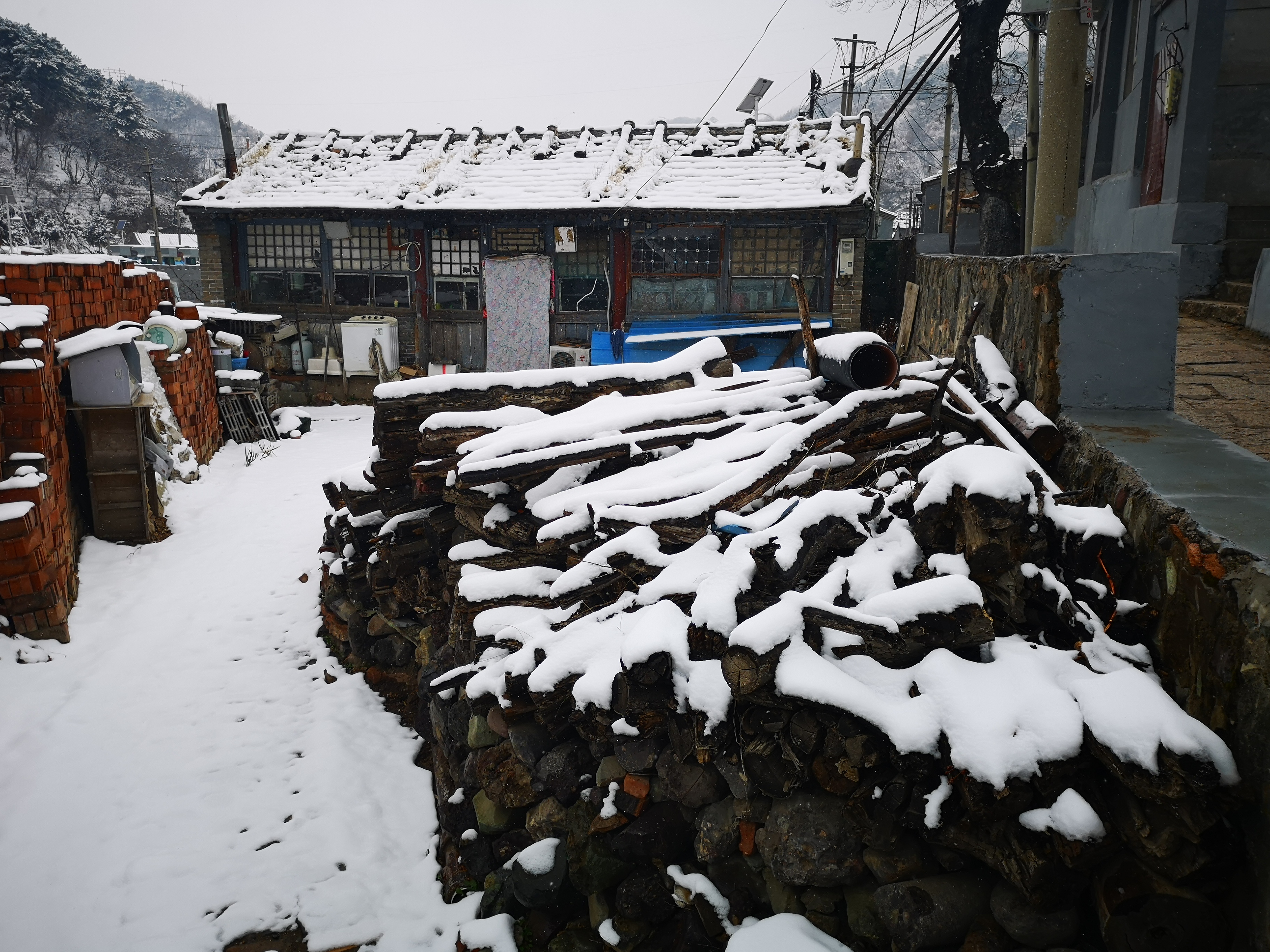 京西妙峰山四月飛雪，遊客像在畫中遊 旅遊 第3張