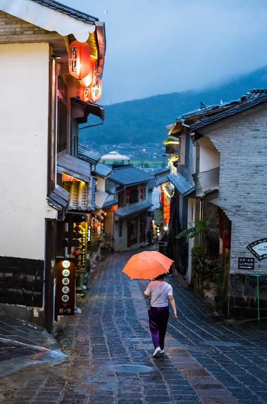 下雨天不出门?那你就错过了身边的奇妙美景,雨天摄影技巧送给你