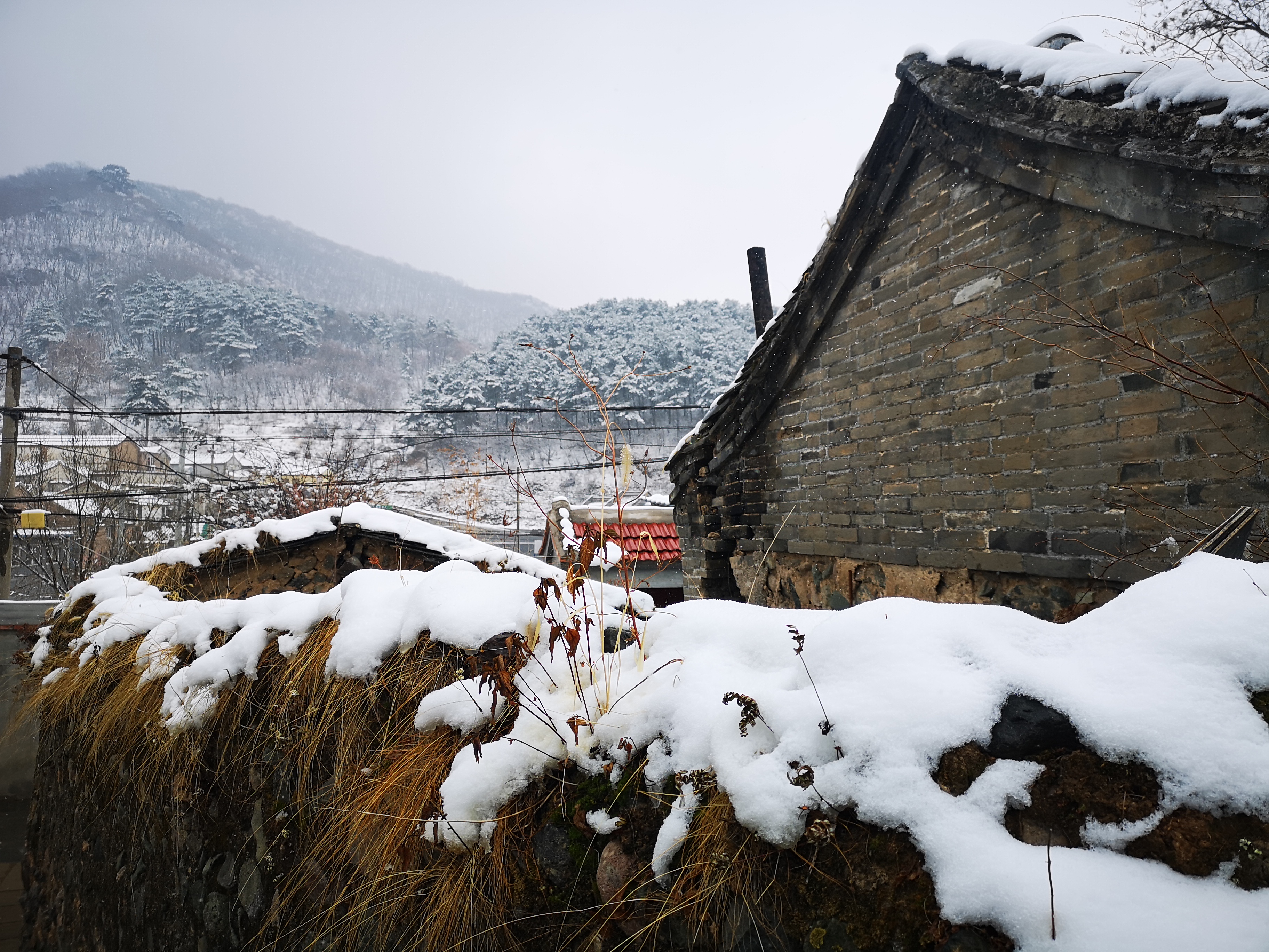 京西妙峰山四月飛雪，遊客像在畫中遊 旅遊 第5張