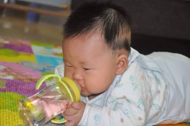                     孩子便秘、上火、又积食？解析3大原因，排出“黄金便”！