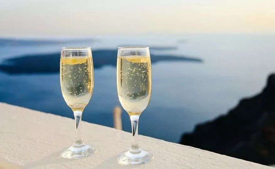 成语玩命猜怀中两杯酒_成语玩命猜900图解