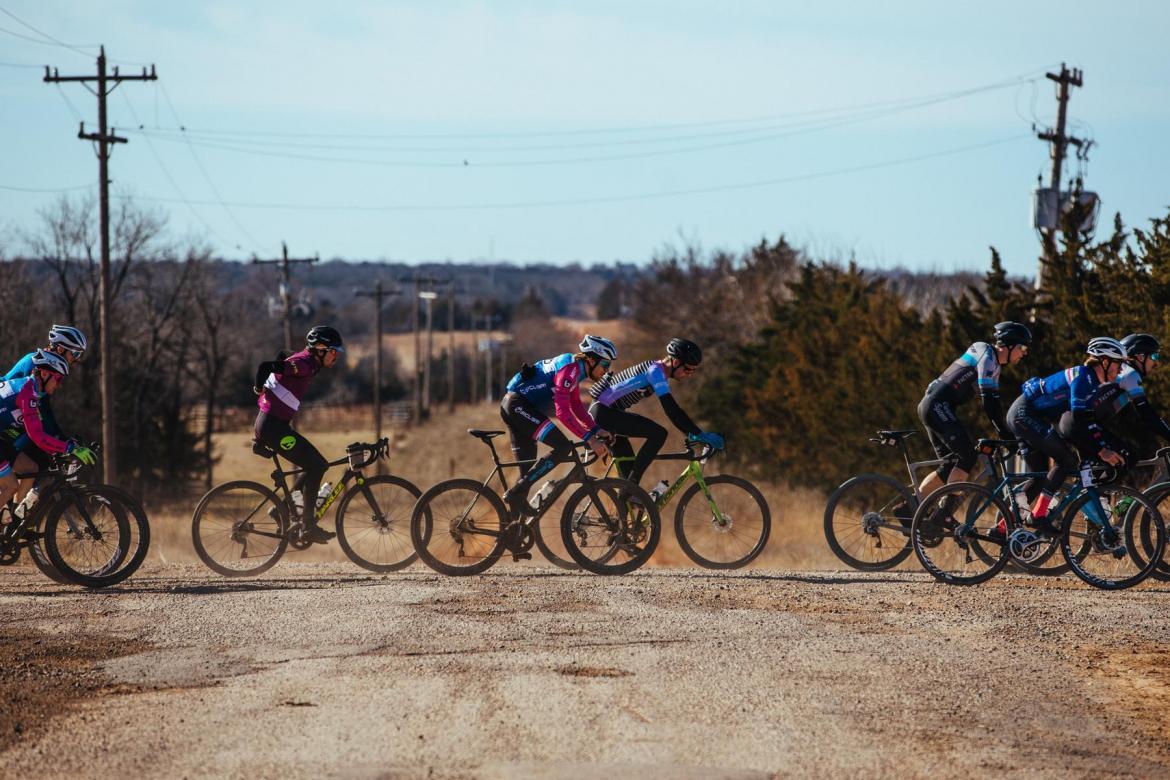 她一个单车旅行家，为什么要参加虐人的LR100
