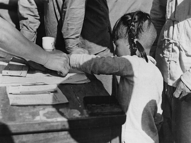 抗战胜利后，西方记者拍摄的中国难民