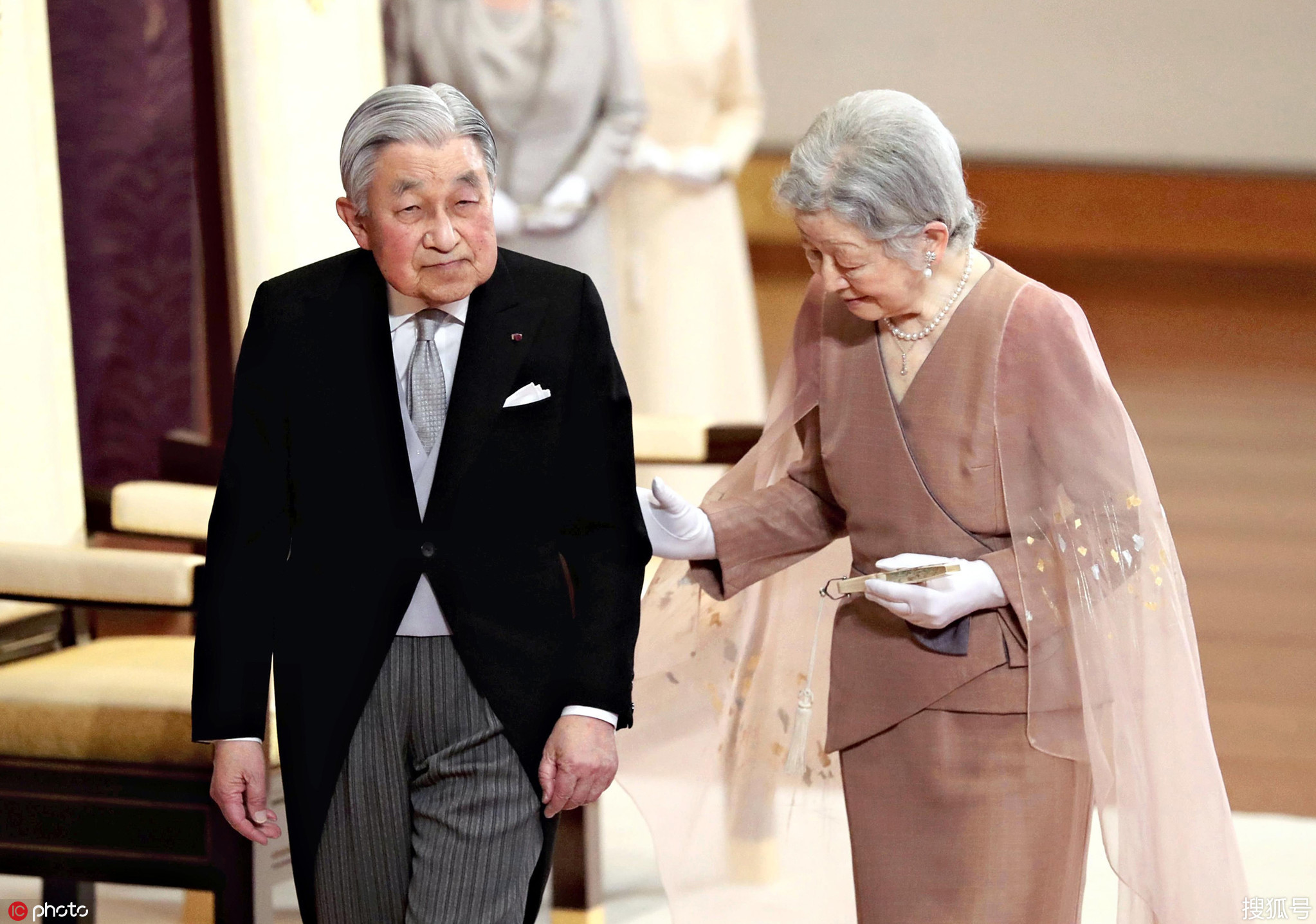 明仁天皇夫妇结婚60周年王室成员悉数抵达送祝福