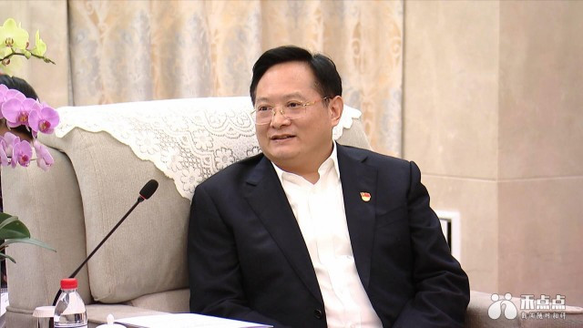 娱加董事长_董事长办公室图片(3)