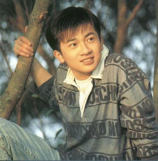 易烊千玺的父母的简介 40bb18f3b0de495cac5159b7690d1df3.jpeg