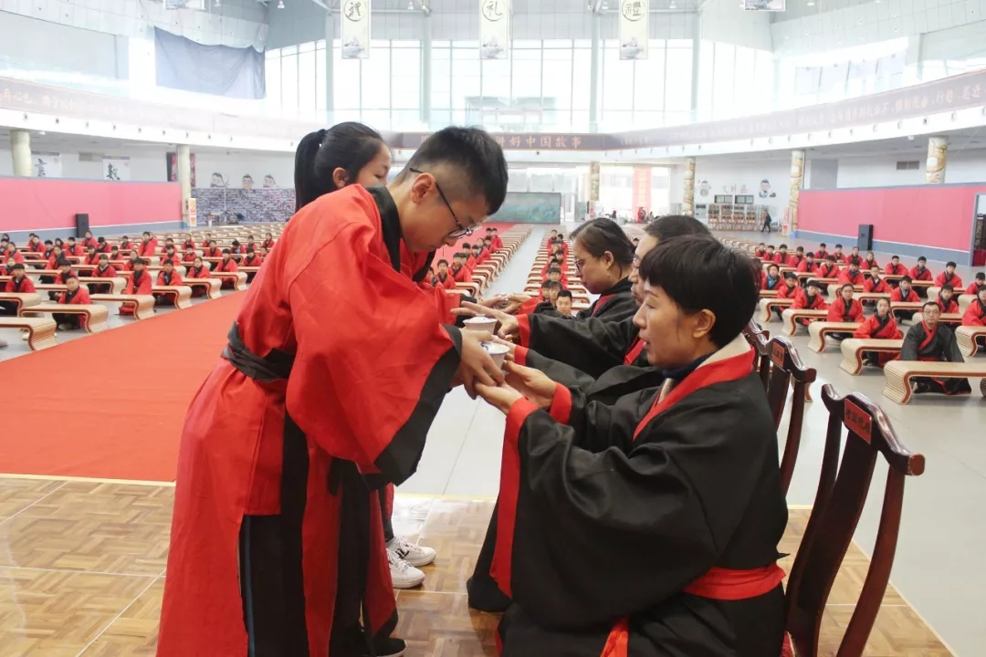 师生走进曲阜儒家研学旅行基地—这座特殊的校外课堂,学习古代礼仪