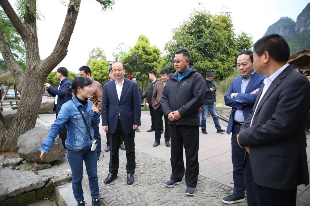 今天上午,交通运输部公路局卫强副局长带队,对天台县"四好农村路"进行