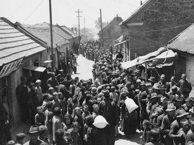 抗战胜利后，西方记者拍摄的中国难民