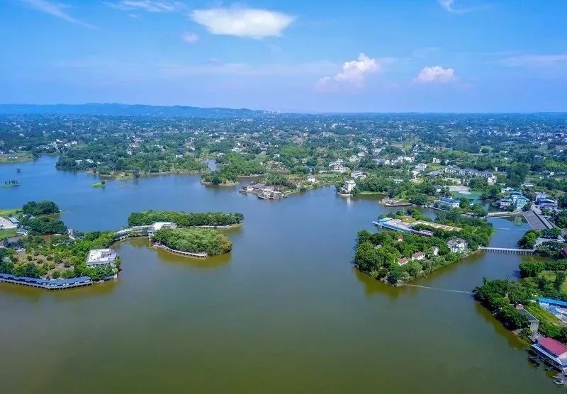 《梦幻仙境玉龙湖》地址:泸县玉龙湖