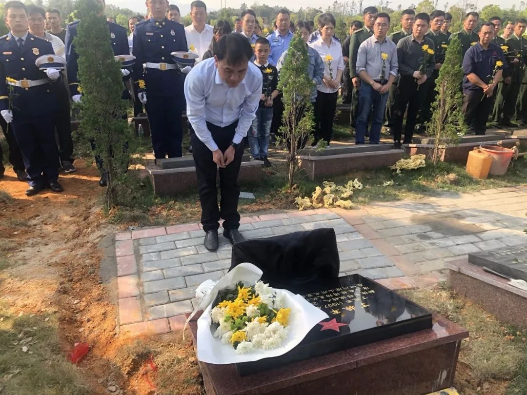 青山埋忠骨昨日丁振军烈士安葬于于都革命烈士陵园