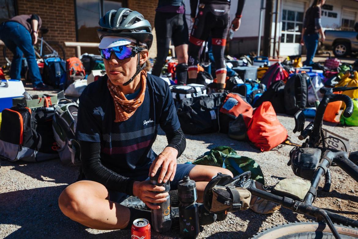 她一个单车旅行家，为什么要参加虐人的LR100