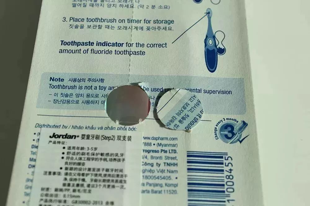                     宝宝太小总抗拒刷牙？用这招他主动要求刷