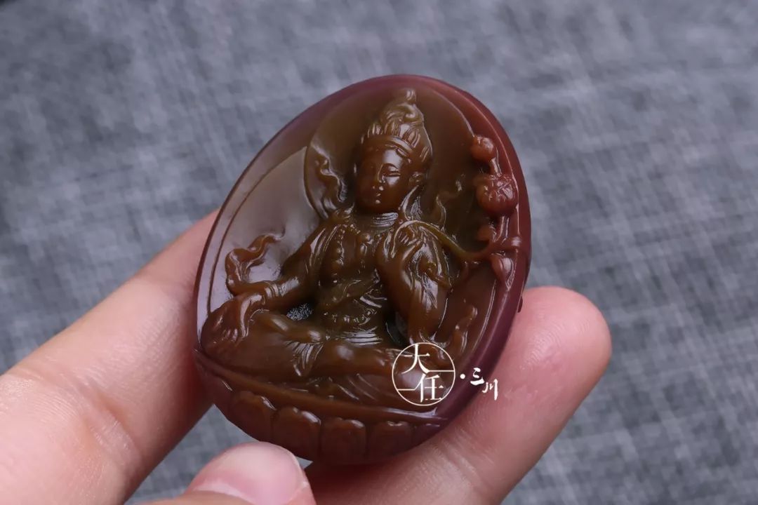 更是有些人花了大量的时间和金钱,只为寻得一块盐源玛瑙包浆料!