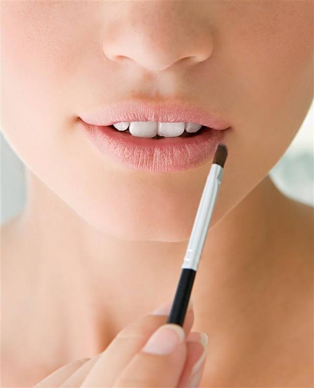 怎么护理嘴唇 65f72257cdb64648945c198edb139ef3.jpeg