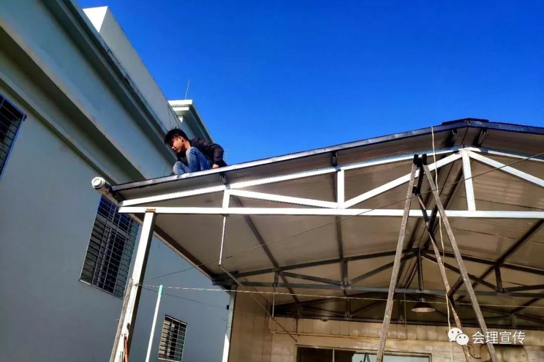 城市建成区及g245,g108沿线各单位或个人积极自行拆除违法搭建的"彩钢