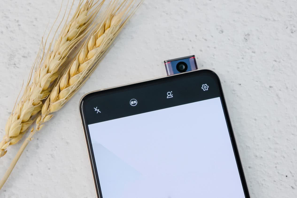 vivo后面三个摄像头的手机 6c779a7d4daf4857b605a4c531c6421f.jpeg