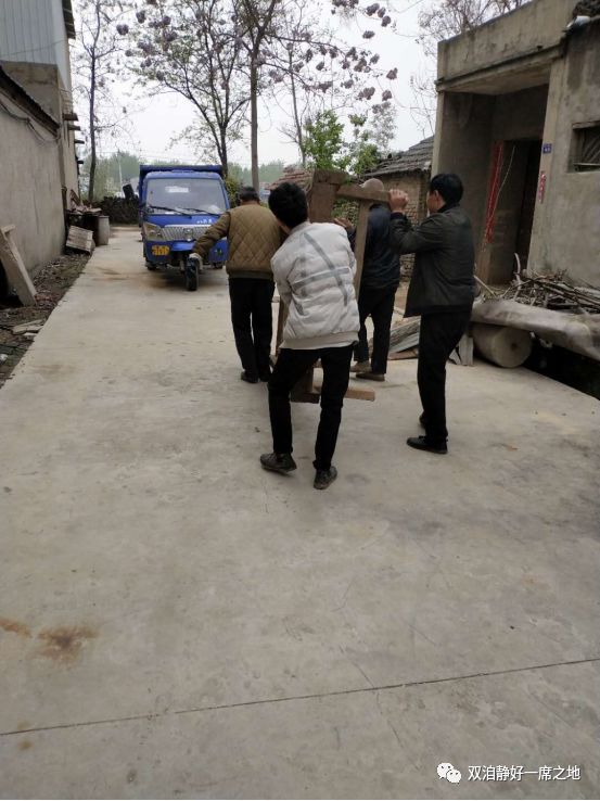 北辛庄村清理背街杂物