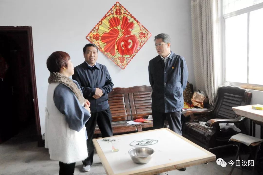 县委书记潘峰到脱贫攻坚中部战区、东南战区乡