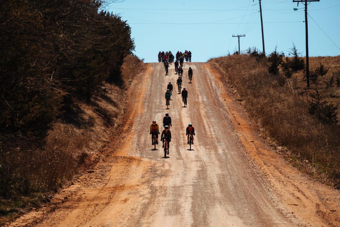 她一个单车旅行家，为什么要参加虐人的LR100