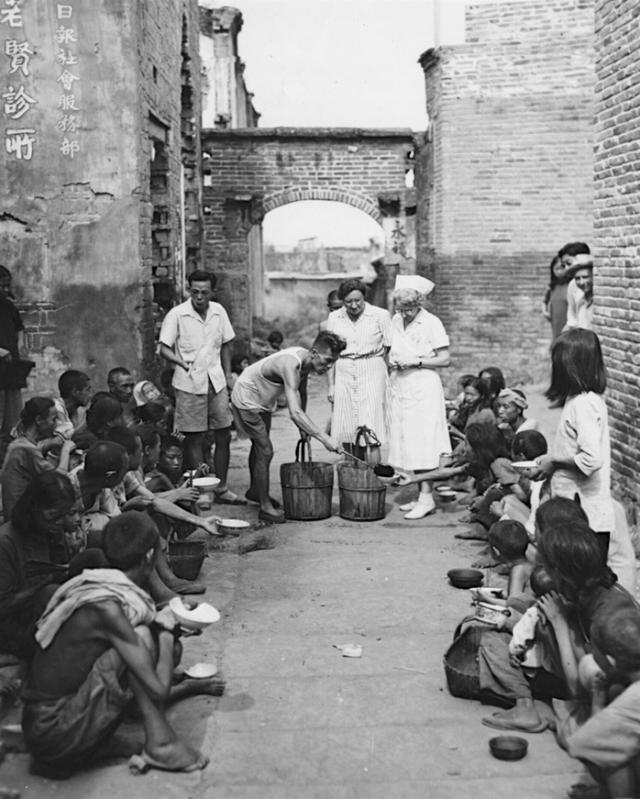 抗战胜利后，西方记者拍摄的中国难民