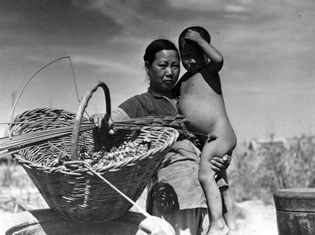 抗战胜利后，西方记者拍摄的中国难民