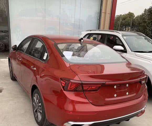 全新外观设计,重塑内饰氛围,1.5l 6at,新起亚k3来了