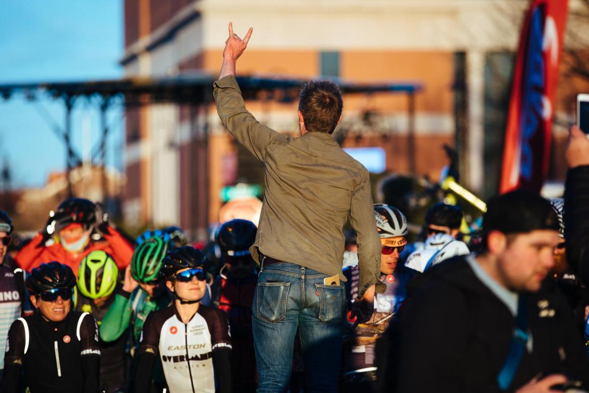 她一个单车旅行家，为什么要参加虐人的LR100