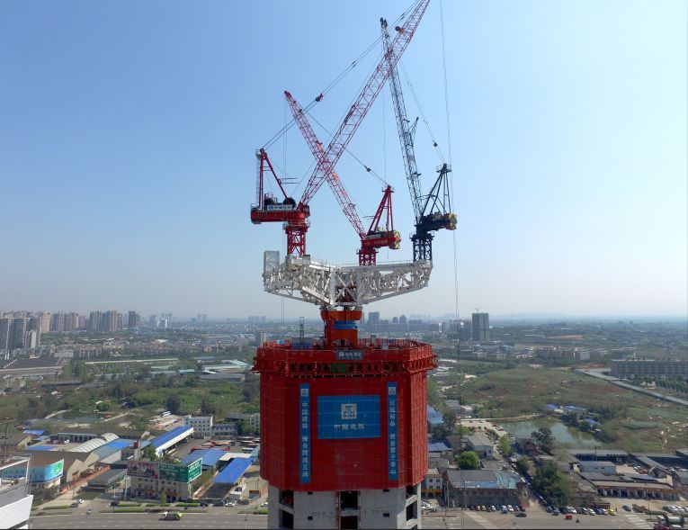 “空中造楼机”又火了!刷新中国速度,四天盖起一层楼_中建三局