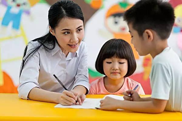家庭作业都让家长检查,老师是干嘛的?孩子家长如是问 日本的色情高清在线看