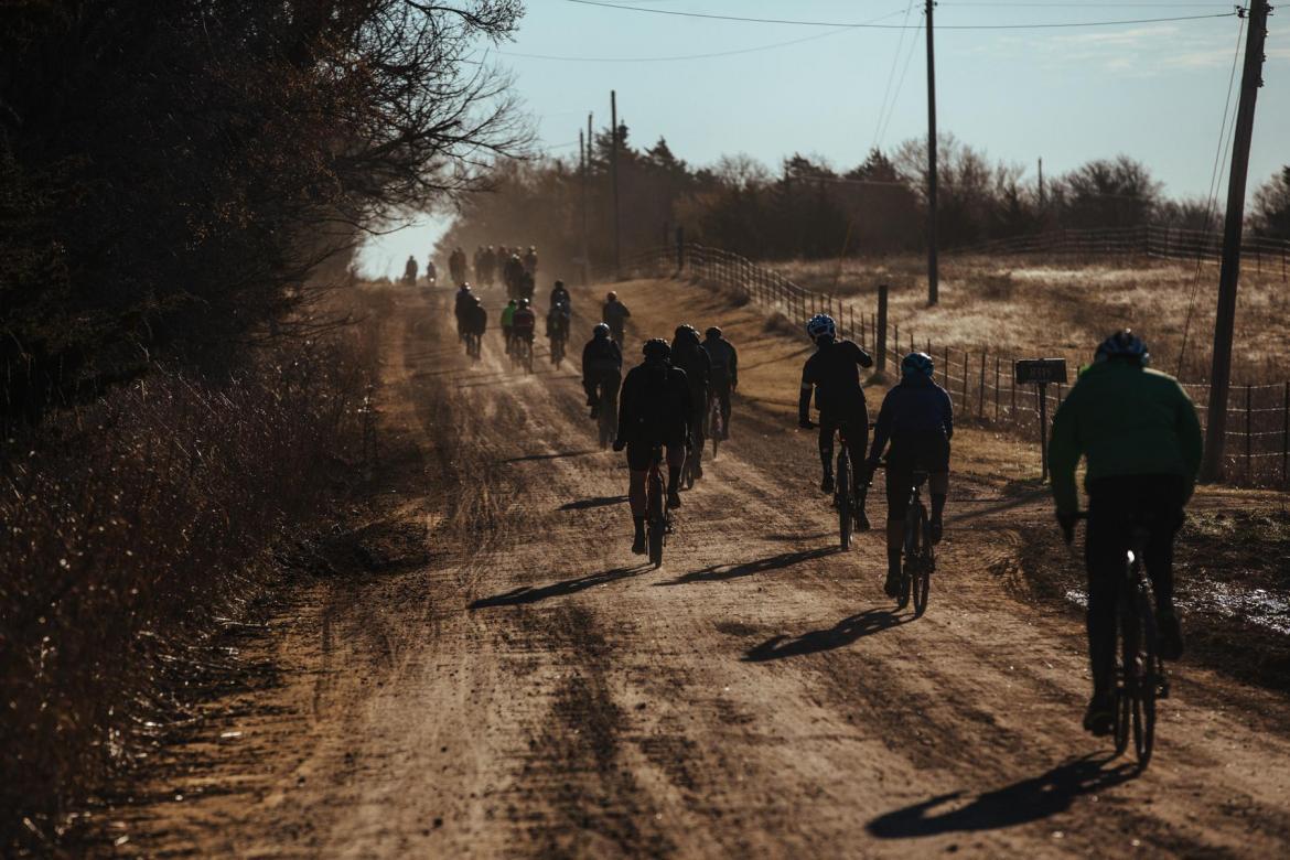 她一个单车旅行家，为什么要参加虐人的LR100