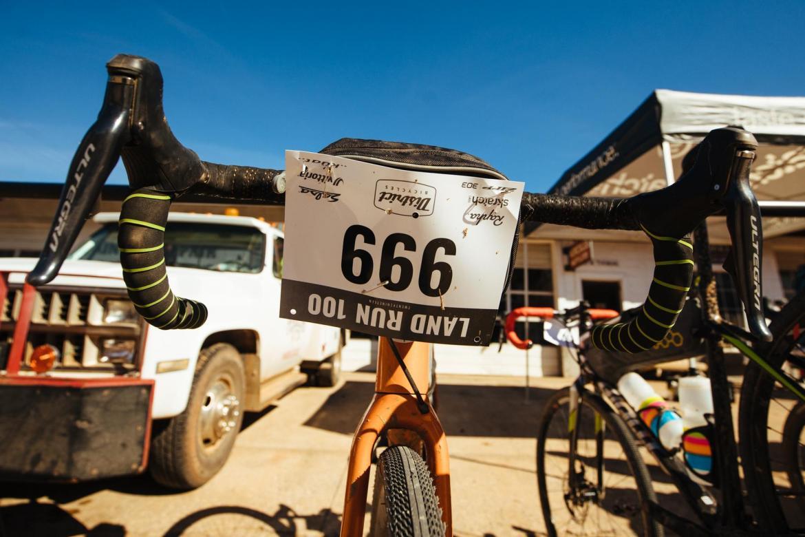 她一个单车旅行家，为什么要参加虐人的LR100