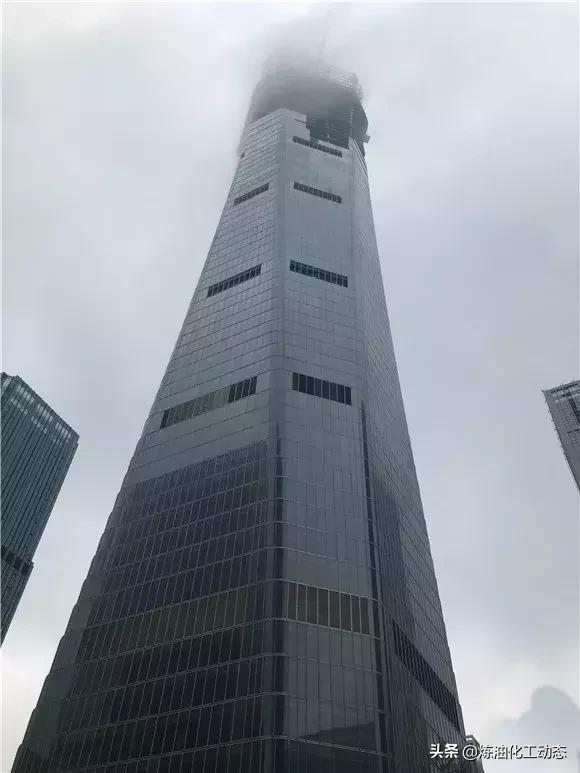 济南汉峪339米"金箍棒"钢结构封顶!