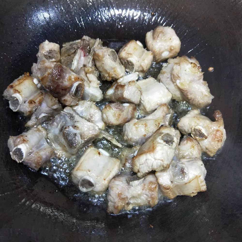 豆角干炖排骨:喷香下饭,别有一番风味