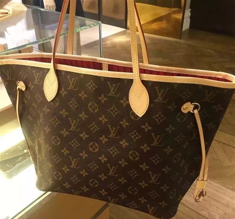 路易威登lv包包新款2019年韩国免税店最新报价内含免税店实拍图片