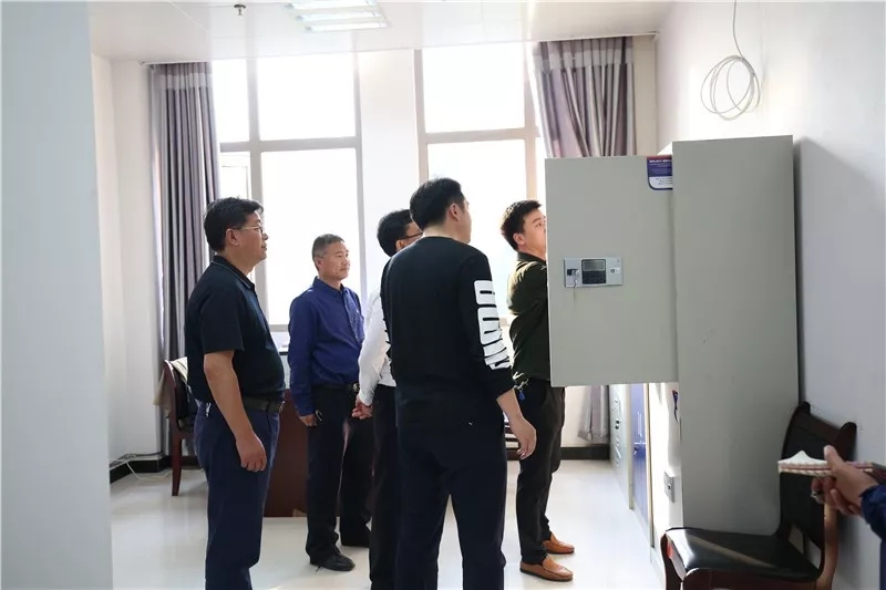 移民局局长罗钧贤,市政府正县级督学段绍华,市扫黑办副主任冉启顺参加