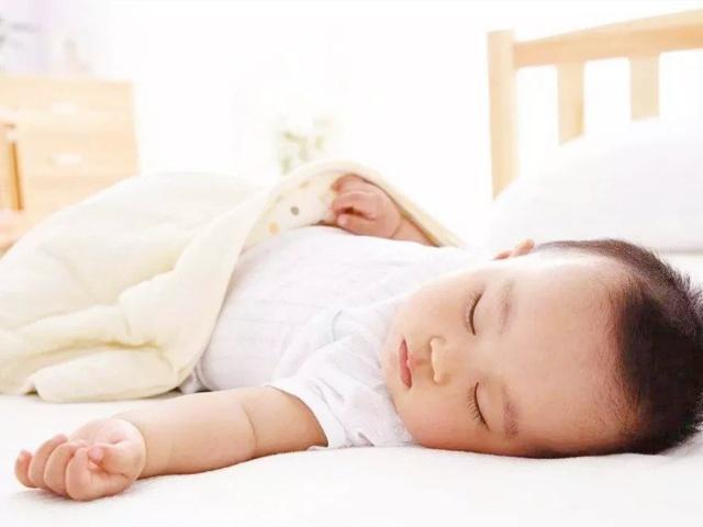 原创            娃睡眠时如果是这3种状态,大约是缺钙了,家长别大意了