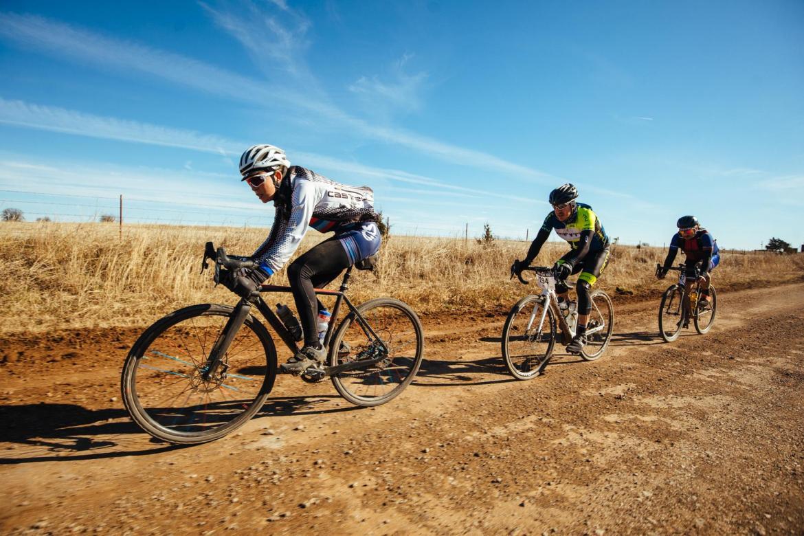 她一个单车旅行家，为什么要参加虐人的LR100