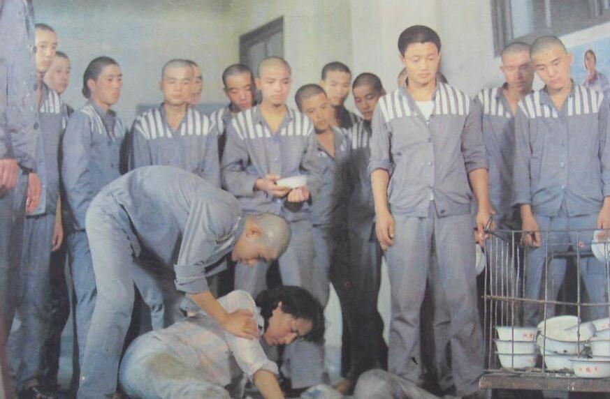 中国的警察队伍,2001年,为何开始了第三次大规模严打?